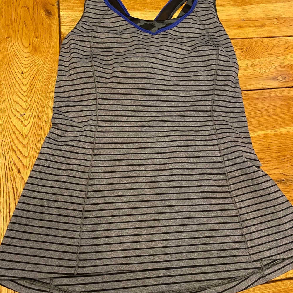 Lululemon sport tank size 6